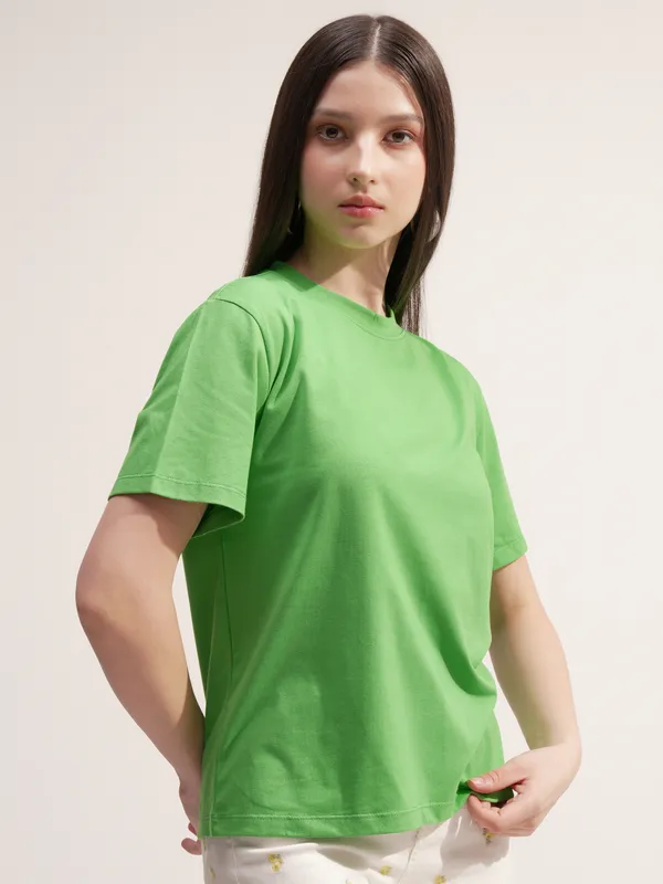Tokyo Talkies Women Green Solid Round Neck T-Shirt