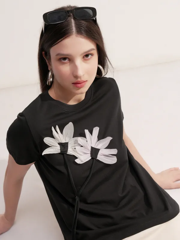 Tokyo Talkies Women Black Applique Round Neck T-Shirt