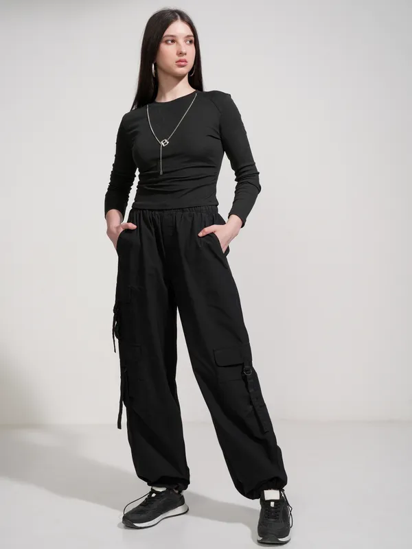 Tokyo Talkies Women Black Solid Round Neck T-Shirt