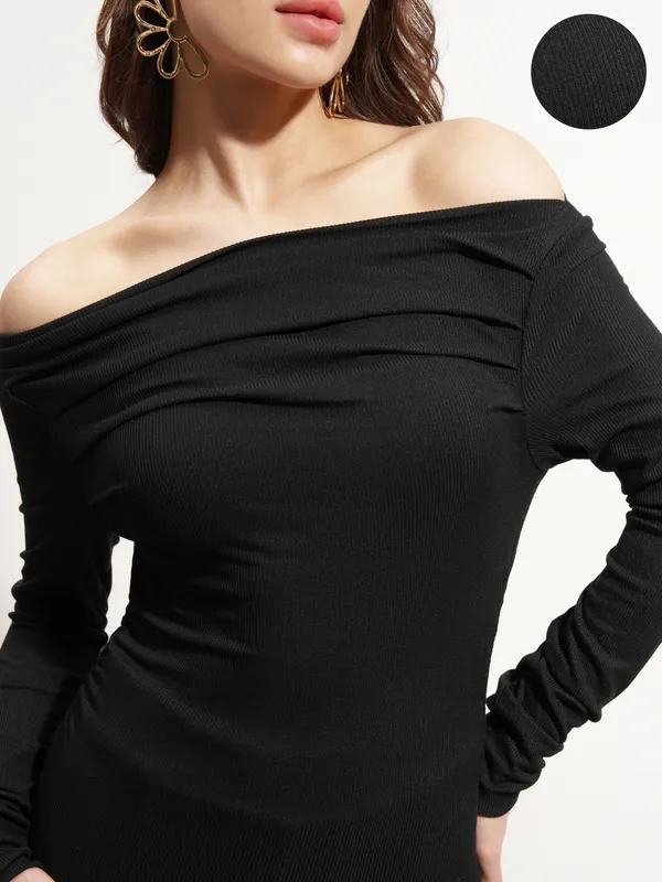 Tokyo Talkies Women Black Solid Off-Shoulder T-Shirt
