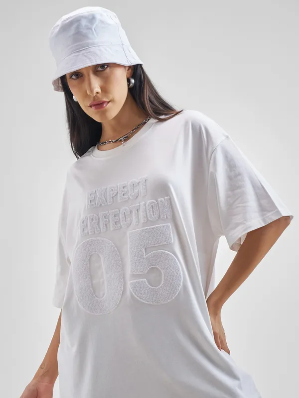 Street By Tokyo Talkies Women White Applique Round Neck Oversized Fit T-Shirt