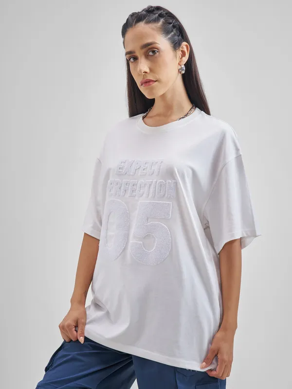 Street By Tokyo Talkies Women White Applique Round Neck Oversized Fit T-Shirt