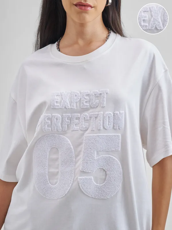Street By Tokyo Talkies Women White Applique Round Neck Oversized Fit T-Shirt