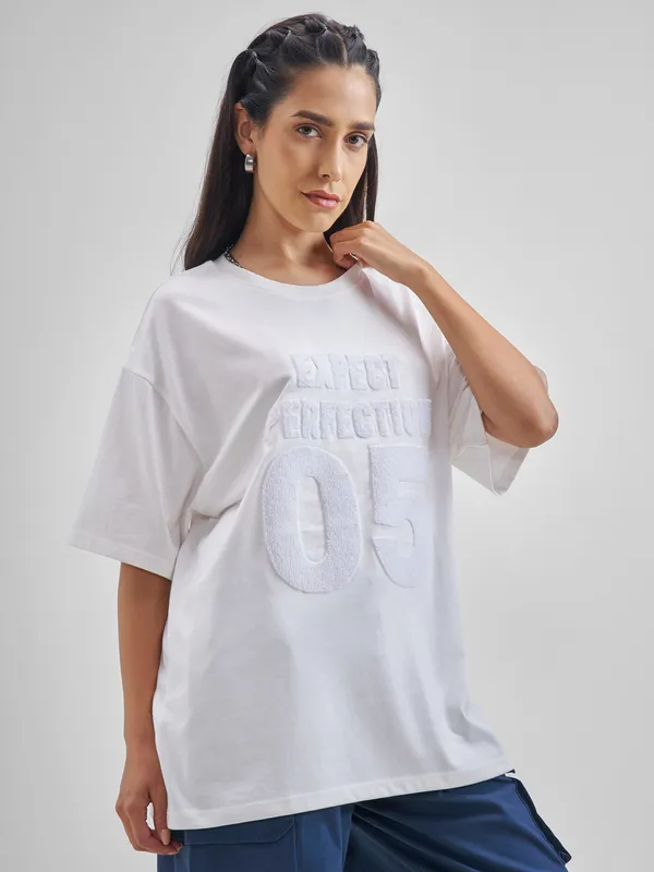 Street By Tokyo Talkies Women White Applique Round Neck Oversized Fit T-Shirt