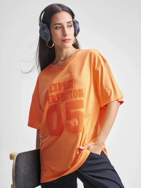 Tシャツ・カットソー PLAIN Oversized Gold Shirt in Laminated Fabric Woman Women's Beige Plain Oversized Drop Shoulder T-Shirt