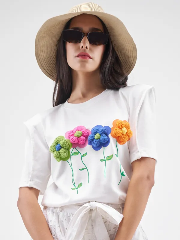 Tokyo Talkies Women White Applique Round Neck T-Shirt