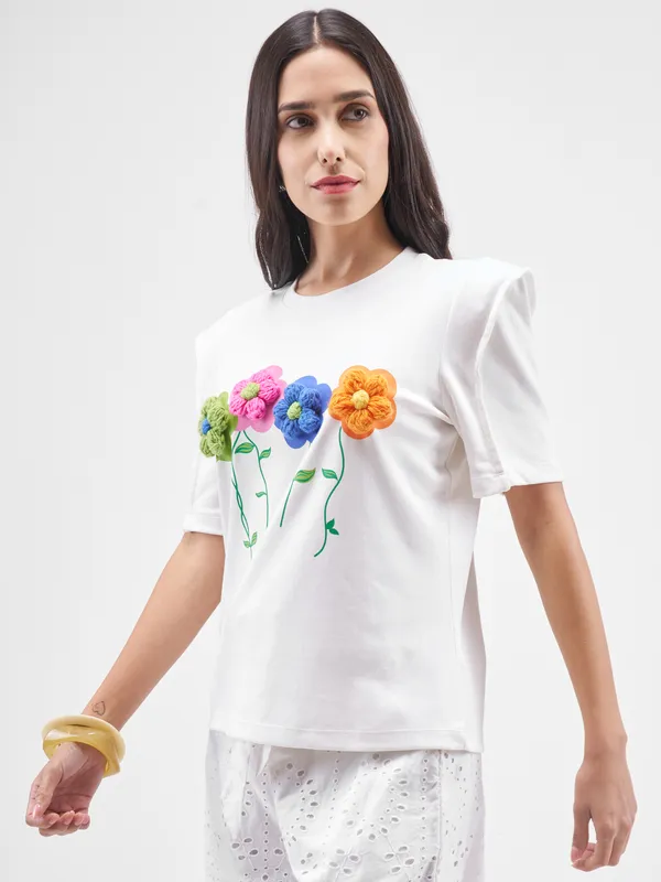 Tokyo Talkies Women White Applique Round Neck T-Shirt