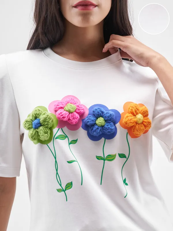 Tokyo Talkies Women White Applique Round Neck T-Shirt