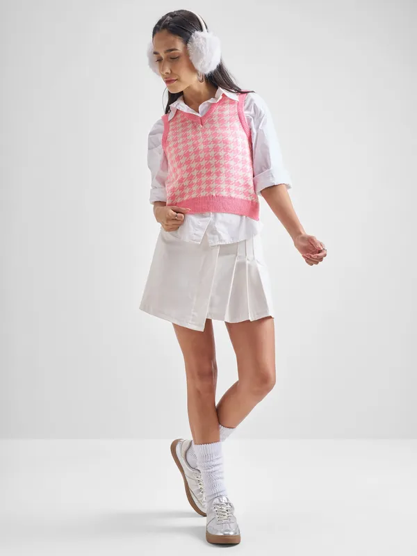  Tokyo Talkies Women Pink V-Neck Sweaters