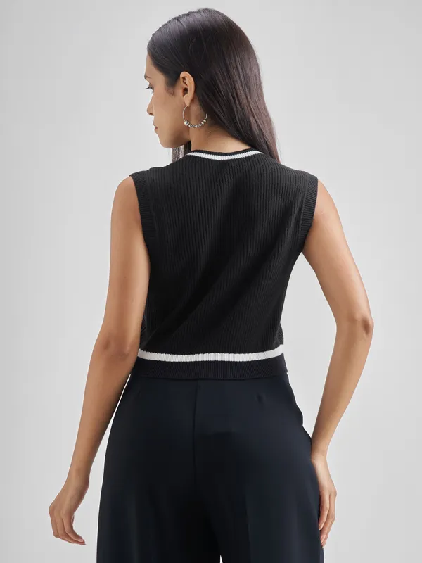  Tokyo Talkies Women Black V-Neck Sweaters