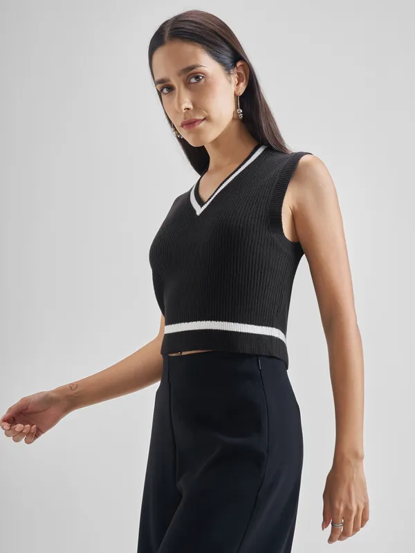  Tokyo Talkies Women Black V-Neck Sweaters