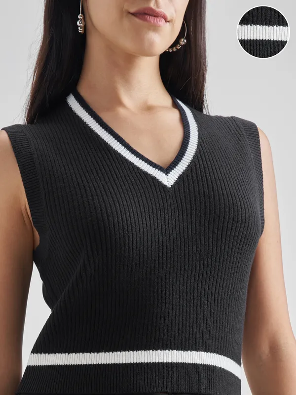  Tokyo Talkies Women Black V-Neck Sweaters