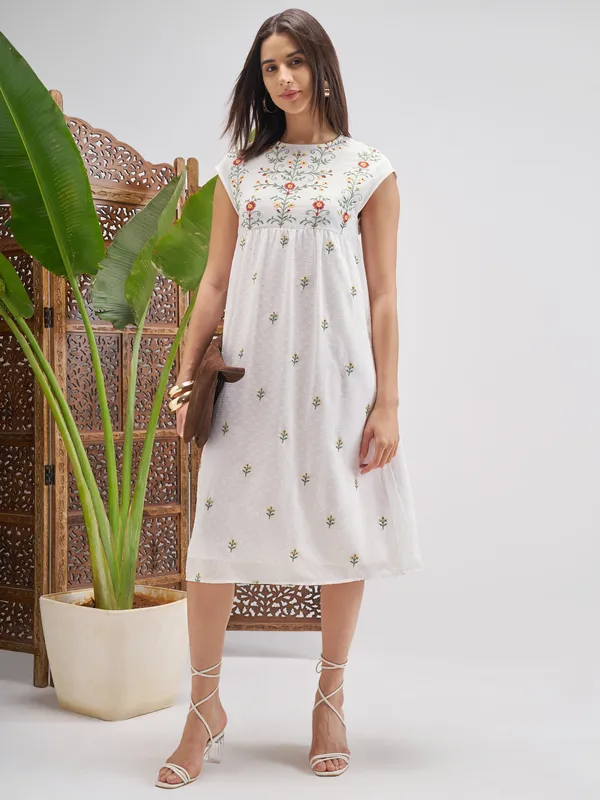 Vishudh Women Off White Embroidered Fit and Flare Dress