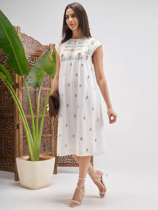 Vishudh Women Off White Embroidered Fit and Flare Dress