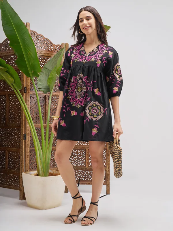 Vishudh Women Black Printed Fit and Flare Dress