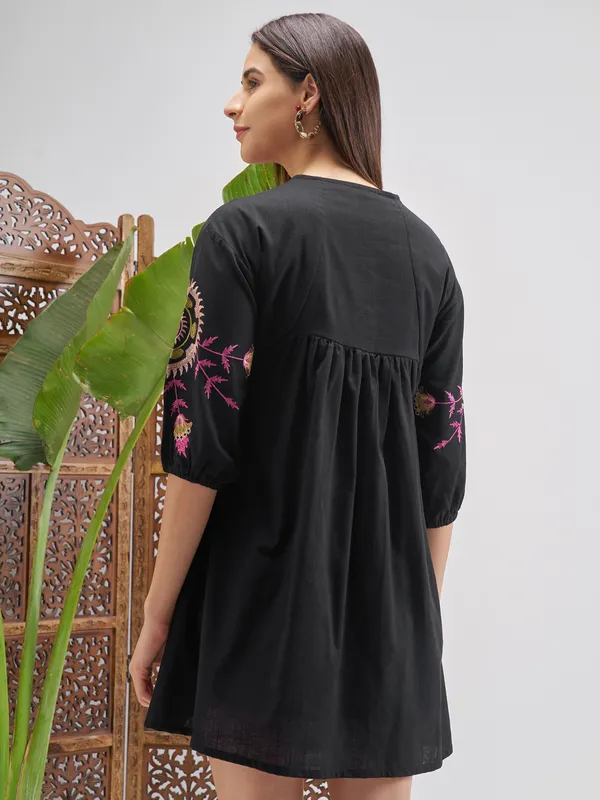 Vishudh Women Black Printed Fit and Flare Dress