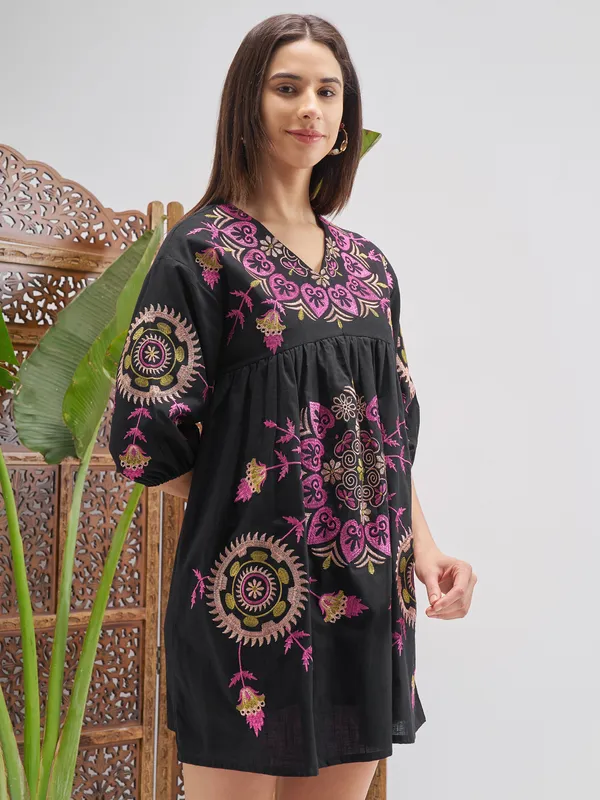 Vishudh Women Black Printed Fit and Flare Dress
