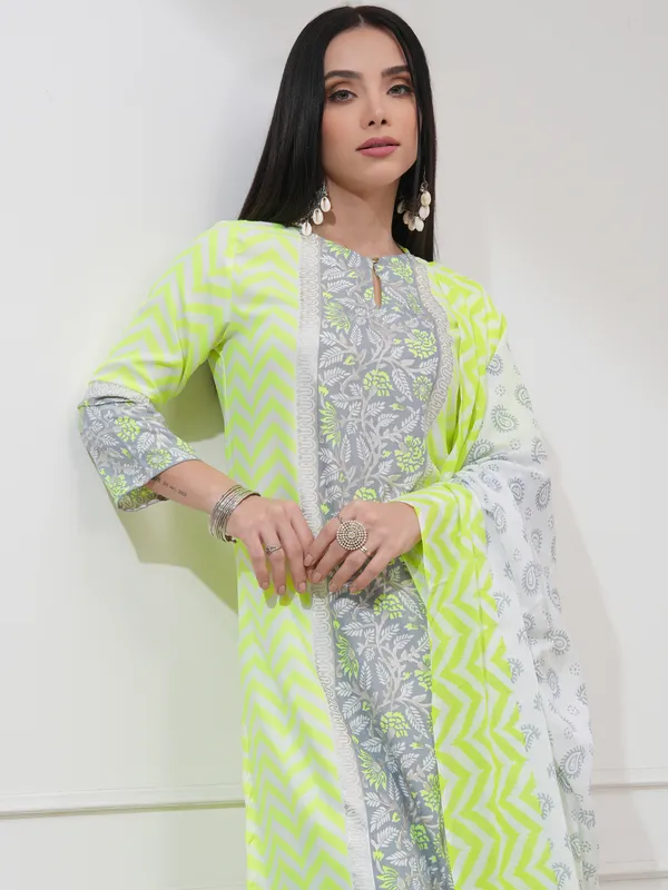 Women Kurta With Palazzo And Dupatta