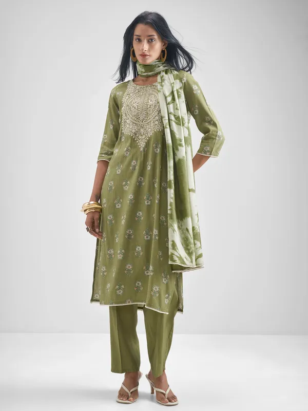 Vishudh Women Green Kurta With Trouser And Dupatta