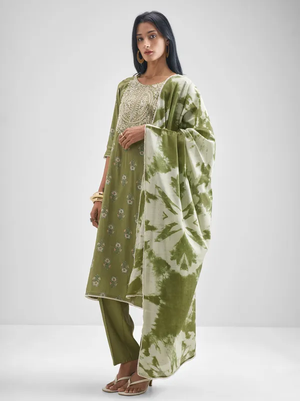 Vishudh Women Green Kurta With Trouser And Dupatta
