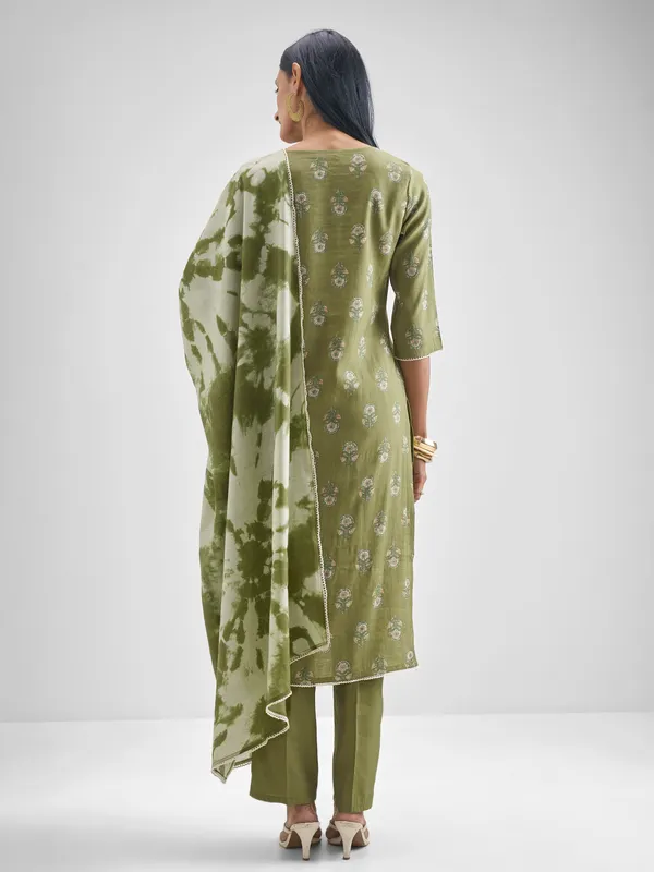 Vishudh Women Green Kurta With Trouser And Dupatta