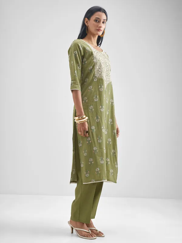 Vishudh Women Green Kurta With Trouser And Dupatta