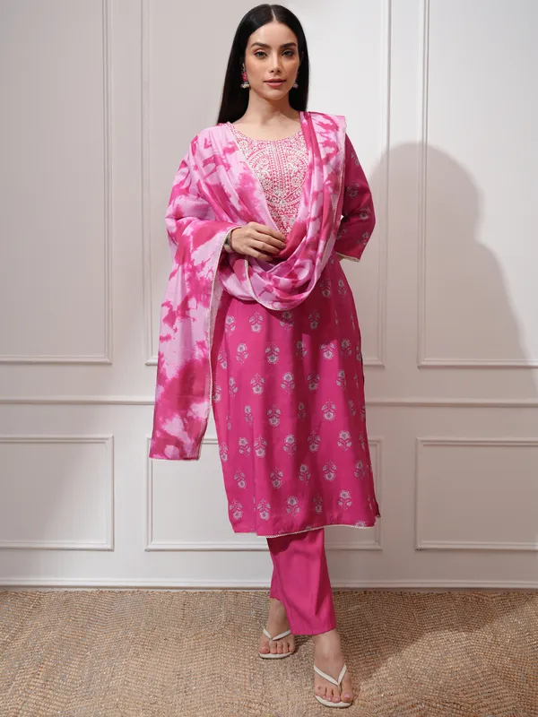 Vishudh Women Pink Kurta With Trousers And Dupatta