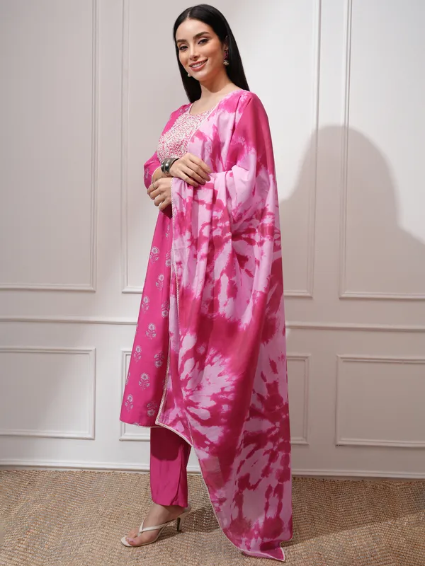 Vishudh Women Pink Kurta With Trousers And Dupatta