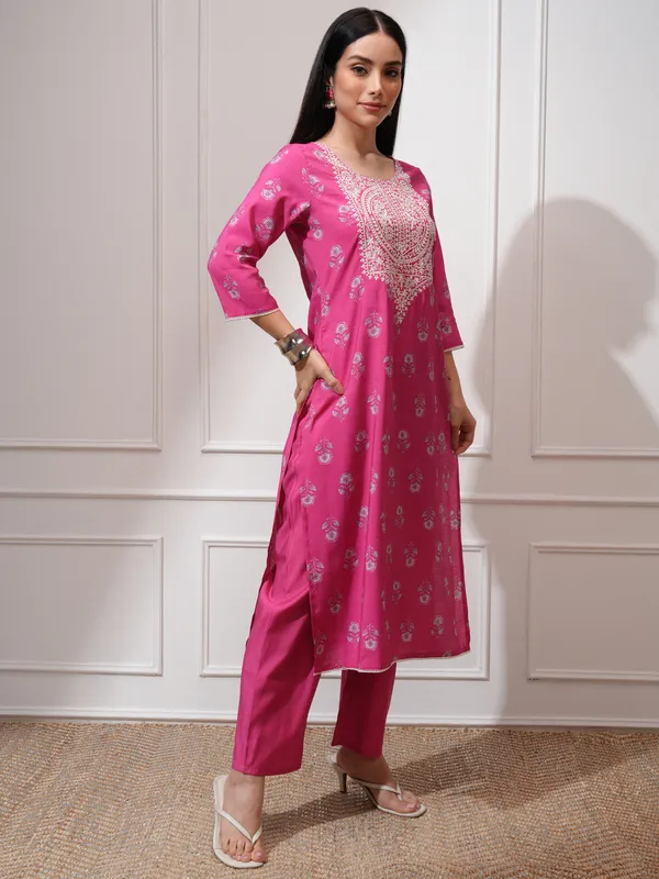 Vishudh Women Pink Kurta With Trousers And Dupatta