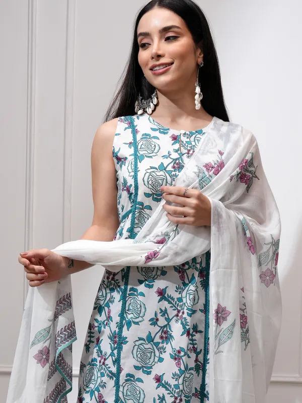 Women Kurta With Trousers & Dupatta
