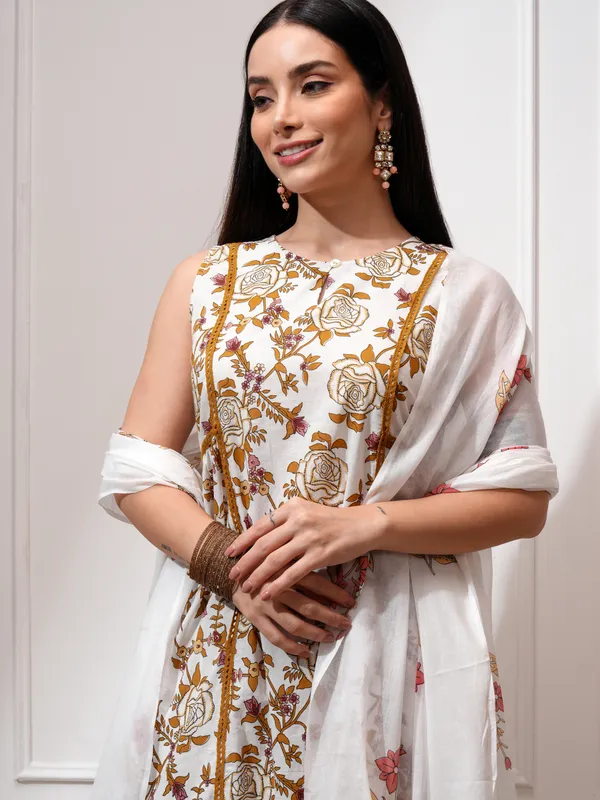 Women Kurta With Trousers & Dupatta