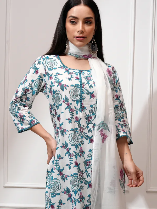 Women Kurta With Trousers & Dupatta