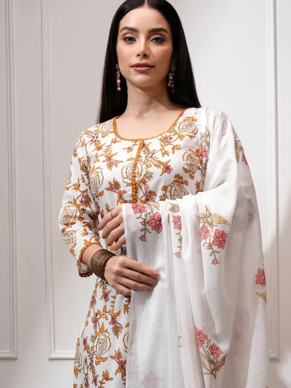 Women Kurta With Trousers & Dupatta