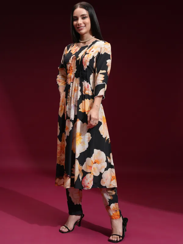 Vishudh Women Black Printed Kurta With Trouser