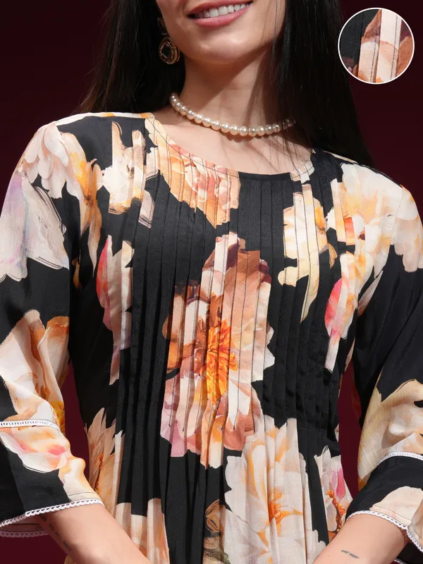 Vishudh Women Black Printed Kurta With Trouser