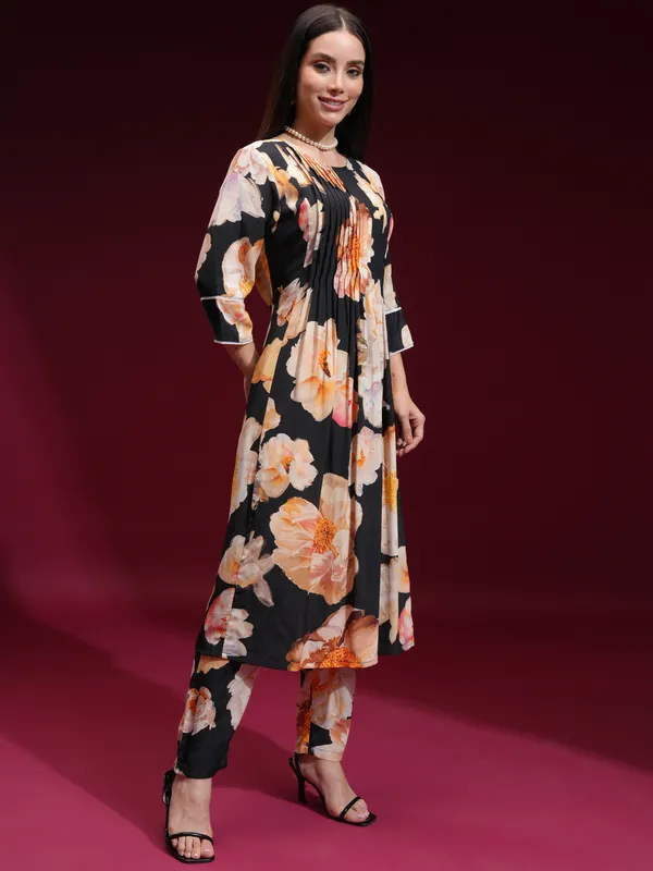 Vishudh Women Black Printed Kurta With Trouser