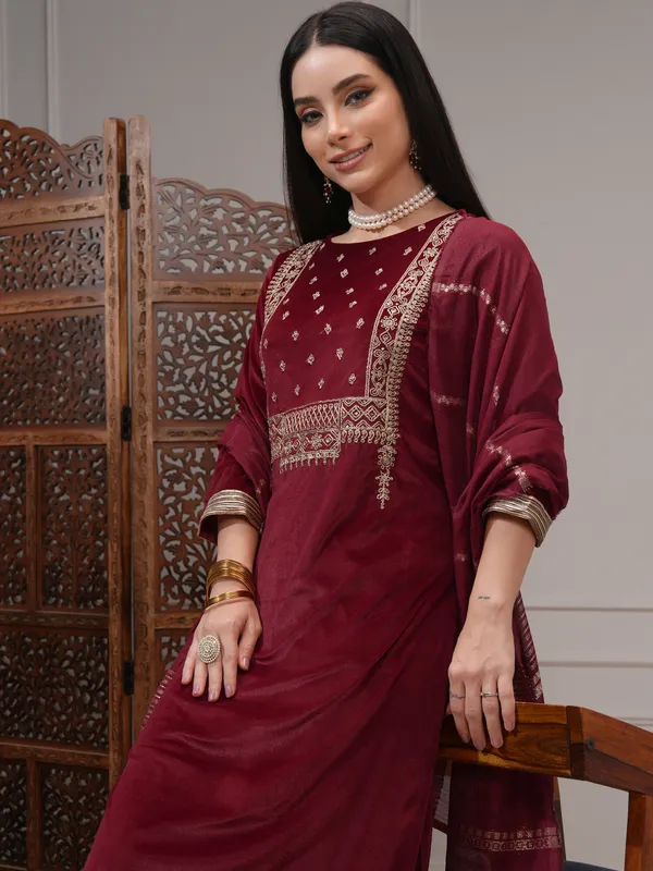 Vishudh Women Red Women Kurta With Trousers And Dupatta