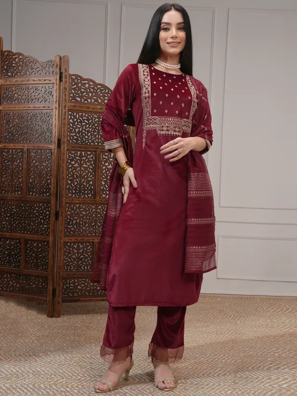 Vishudh Women Red Women Kurta With Trousers And Dupatta