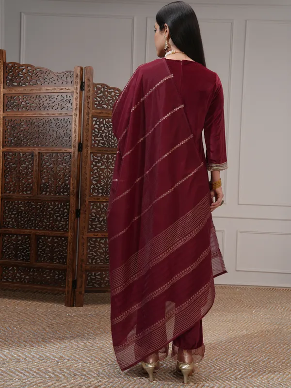 Vishudh Women Red Women Kurta With Trousers And Dupatta