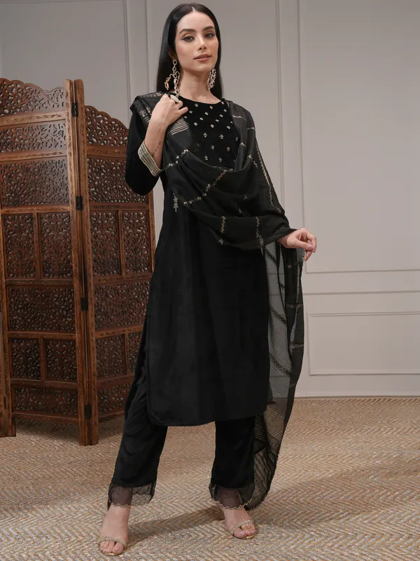 Vishudh Women Black Embroidered Kurta With Trouser And Dupatta