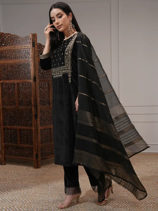 Vishudh Women Black Embroidered Kurta With Trouser And Dupatta
