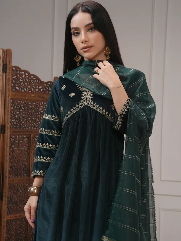 Vishudh Women Green Women Kurta With Trousers And Dupatta