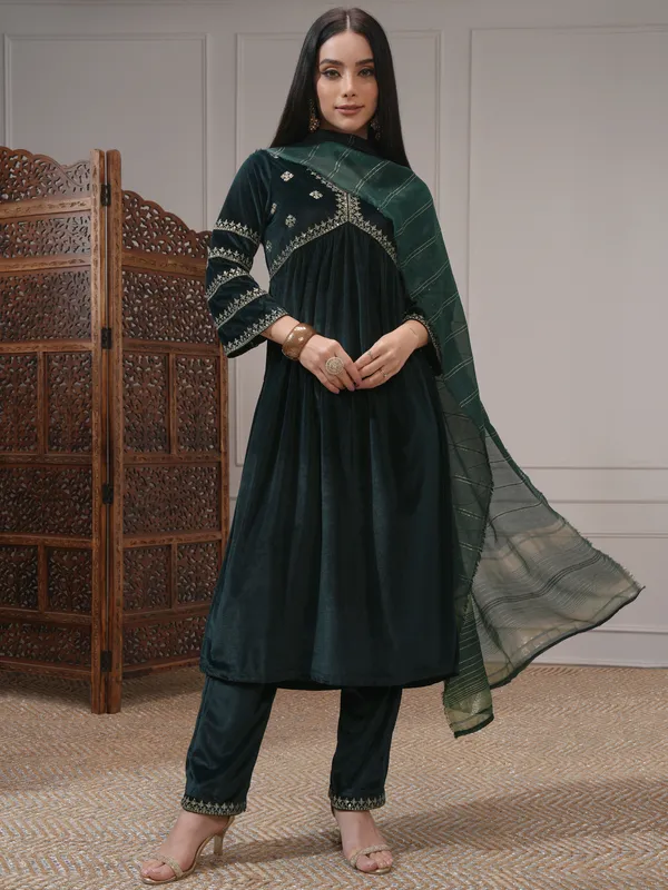 Vishudh Women Green Women Kurta With Trousers And Dupatta