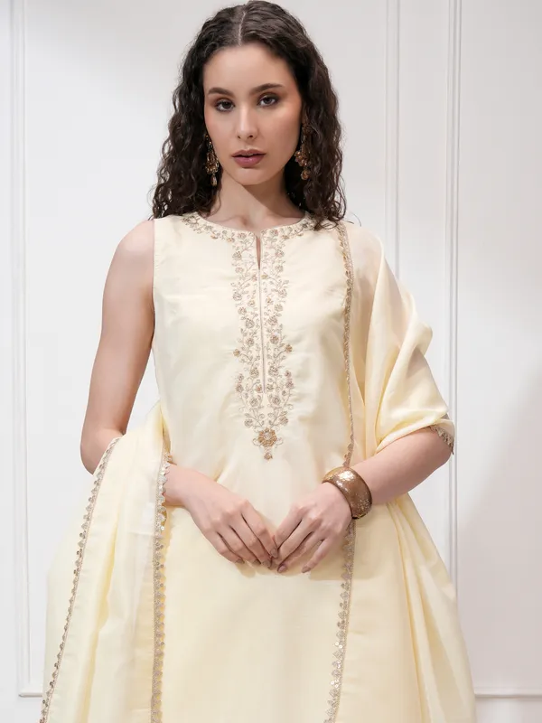 Vishudh Women Cream Kurta With Trouser And Dupatta