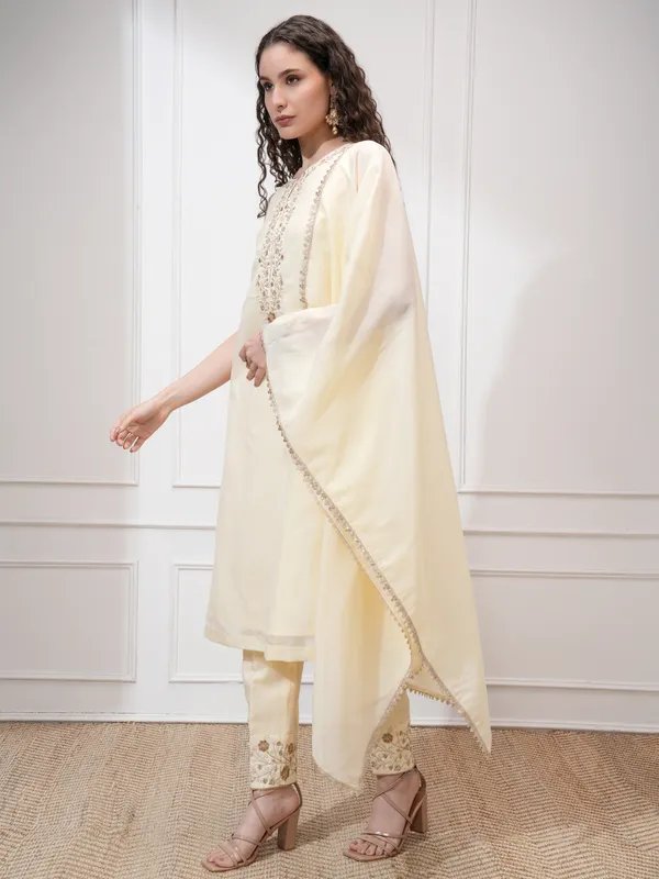 Vishudh Women Cream Kurta With Trouser And Dupatta