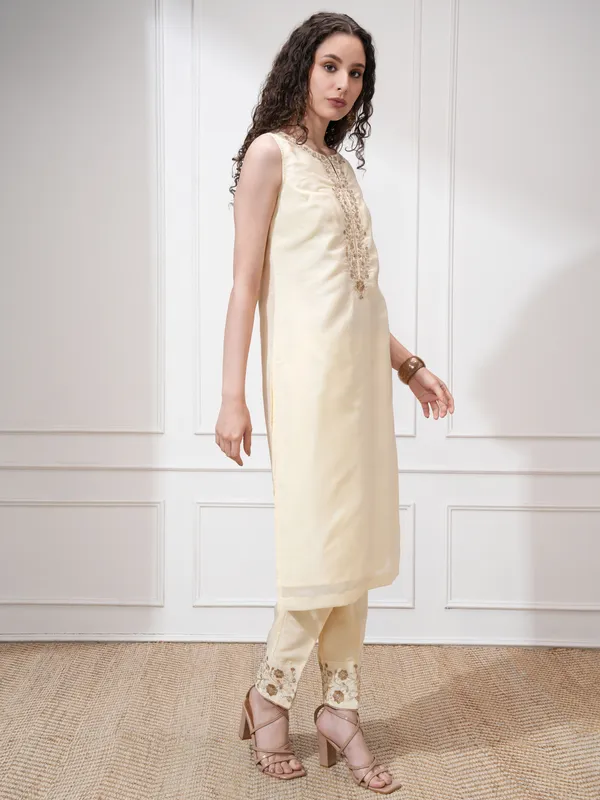 Vishudh Women Cream Kurta With Trouser And Dupatta