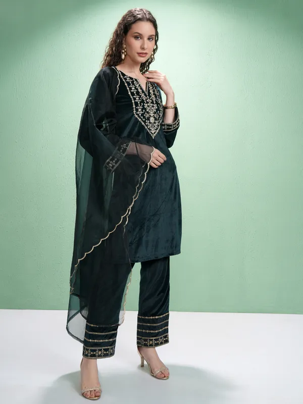 Vishudh Women Green Embroidered Kurta With Trousers And Dupatta