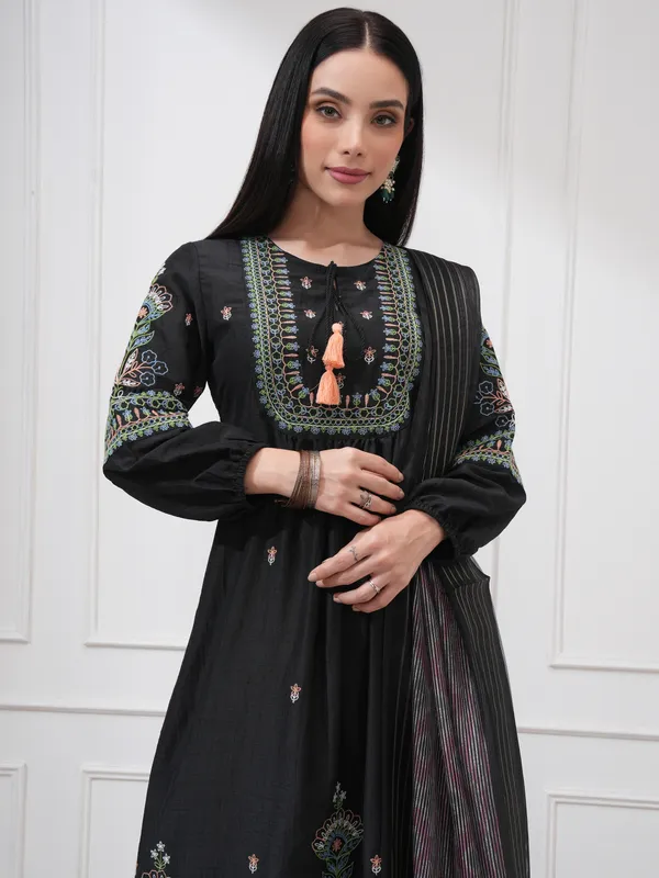 Vishudh Women Black Embroidered Kurta With Trousers And Dupatta