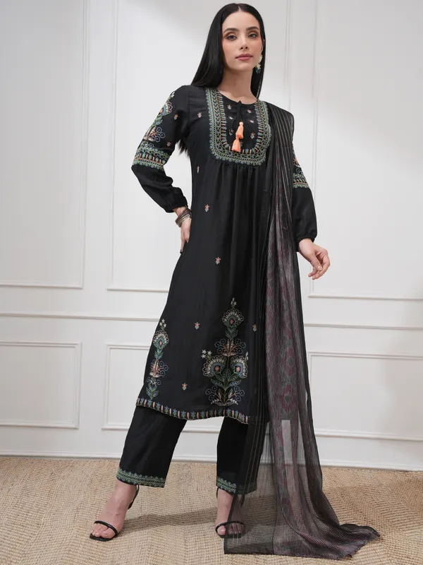 Vishudh Women Black Embroidered Kurta With Trousers And Dupatta