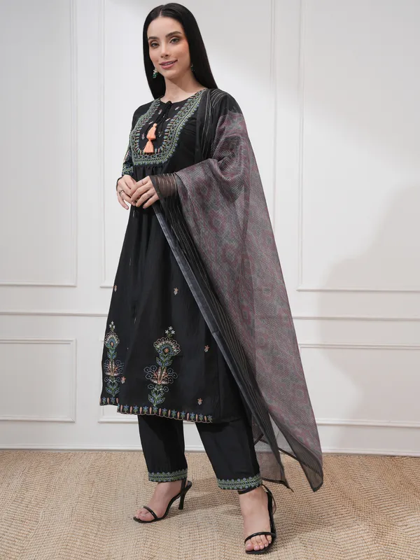 Vishudh Women Black Embroidered Kurta With Trousers And Dupatta